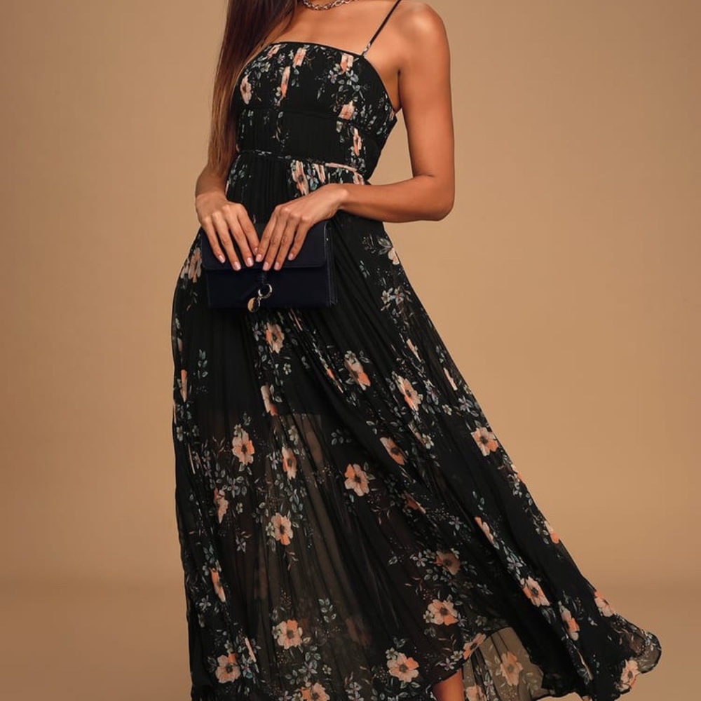 Lulu’s Black Floral Maxi Dress - Small